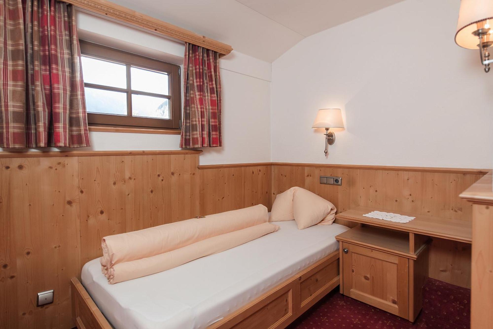 Hotel Dornauhof Finkenberg Room photo